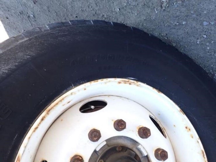 2001-freightliner-fld112-image-32