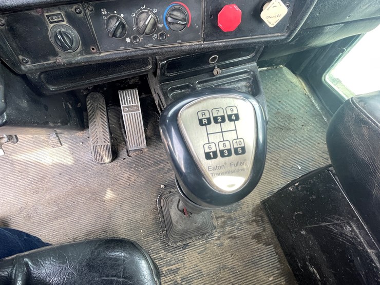 #240-•-2005-kenworth-truck-tractor-(has-mn-title)-(mora,-mn)-image-41