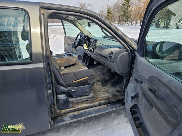 2011-chevrolet-silverado-1500-image-17
