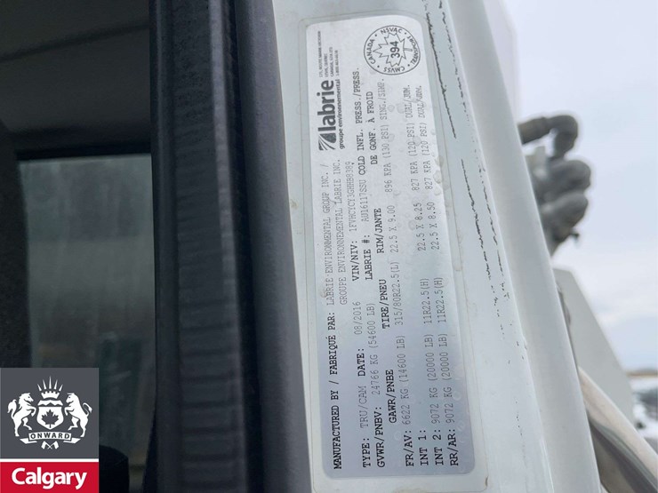 2016-freightliner-m2-106-image-26