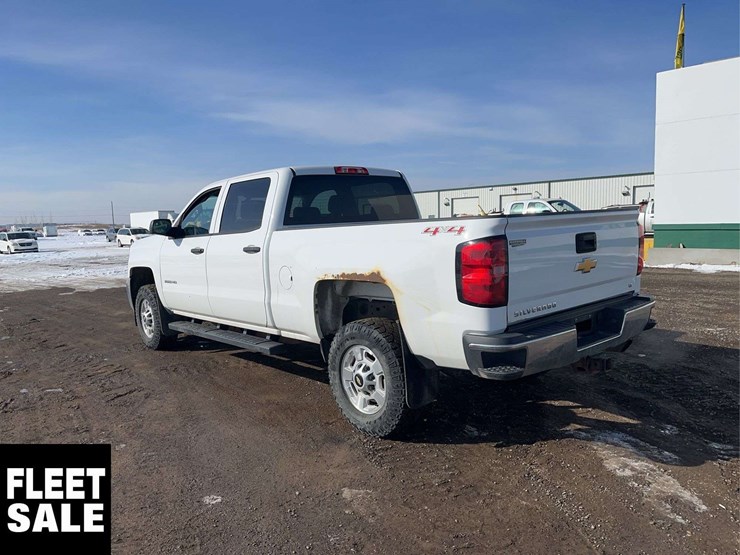 2015-chevrolet-silverado-2500hd-image-3