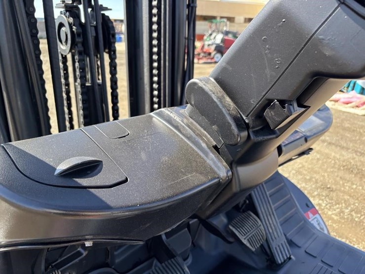 2017-toyota-8fgu30-image-20