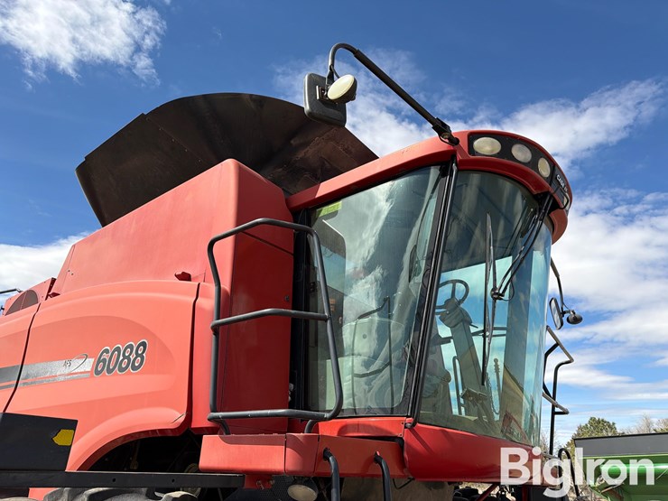 2009-case-ih-6088-image-11