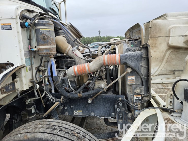 2017-peterbilt-337-image-21