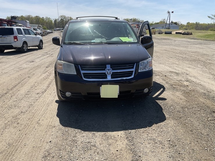 2010-dodge-grand-caravan-image-4