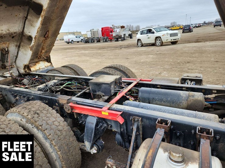 2018-freightliner-m2-106-image-20