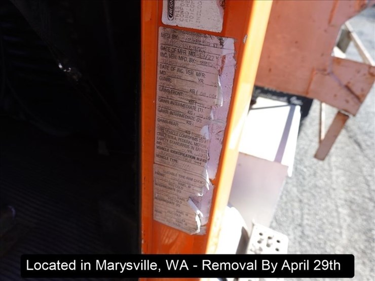 2001-freightliner-fld120-image-25