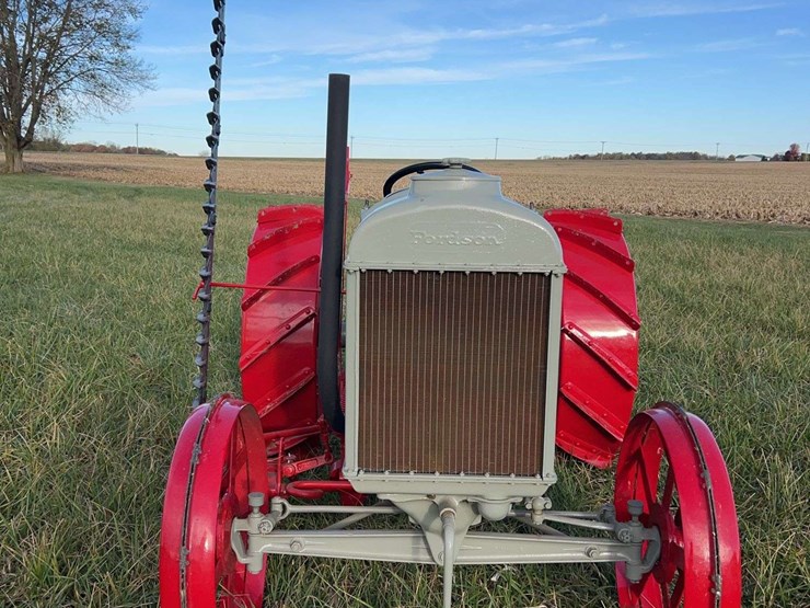 1922-fordson-tractor-image-8