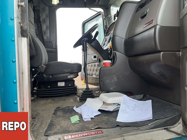 2019-kenworth-w900-image-14