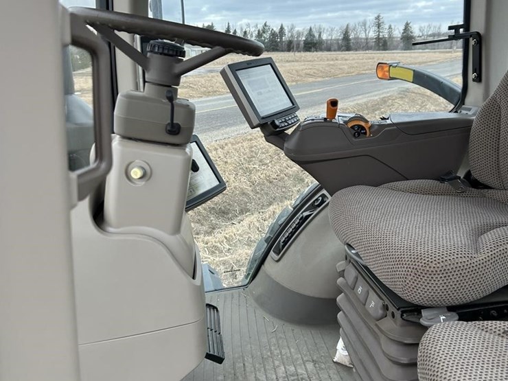 2014-john-deere-8320r-image-53