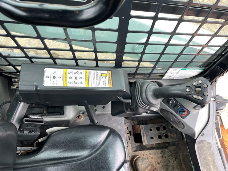2018-bobcat-t740-image-33