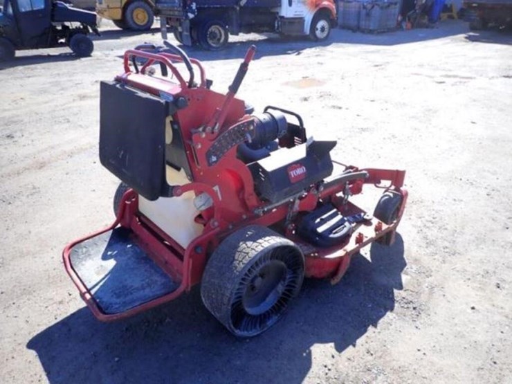 2021-toro-grand-stand-72505-stand-on-409347491-image-5