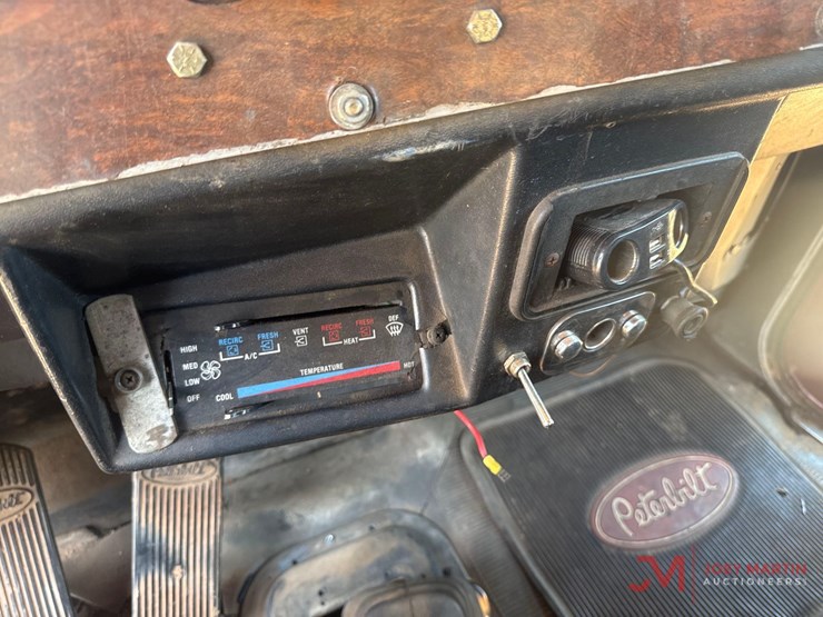 1987-peterbilt-377-image-17