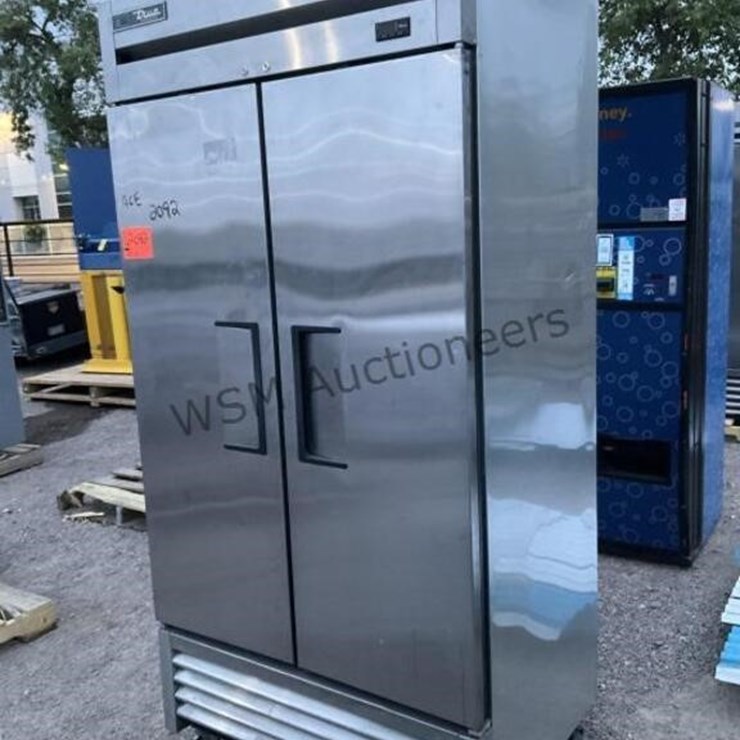 TRUE COMMERCIAL REFRIGERATOR