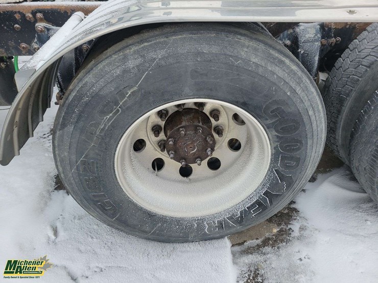 2008-freightliner-m2-106-image-7