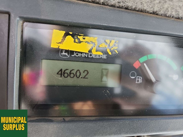 2015-deere-326e-image-18