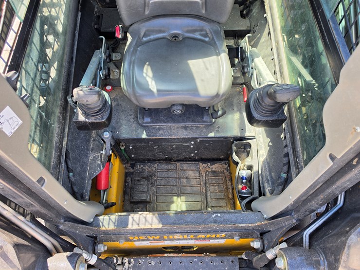 2022-new-holland-c332-image-9