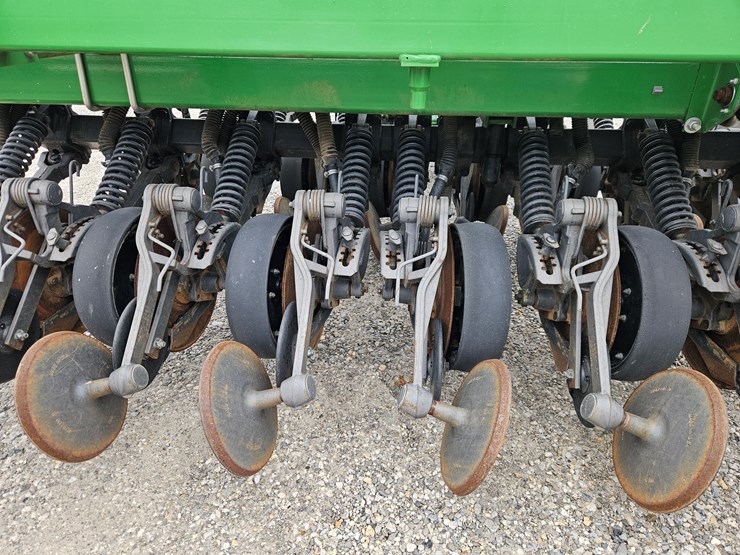 2018-john-deere-1590-image-13