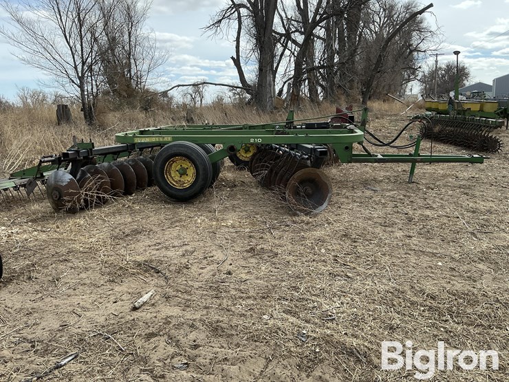 john-deere-210-image-4