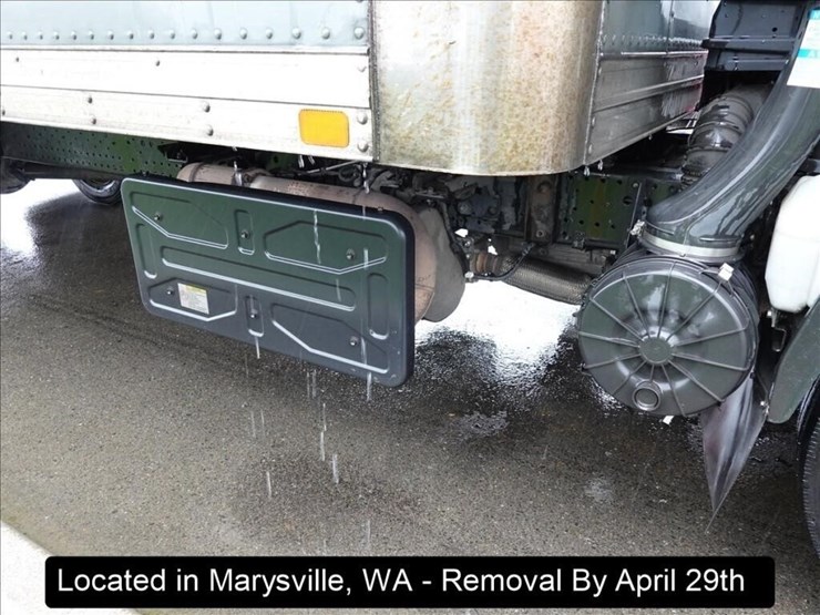 2017-isuzu-nqr-image-17