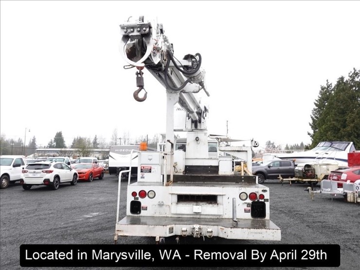 2003-freightliner-fl80-image-44