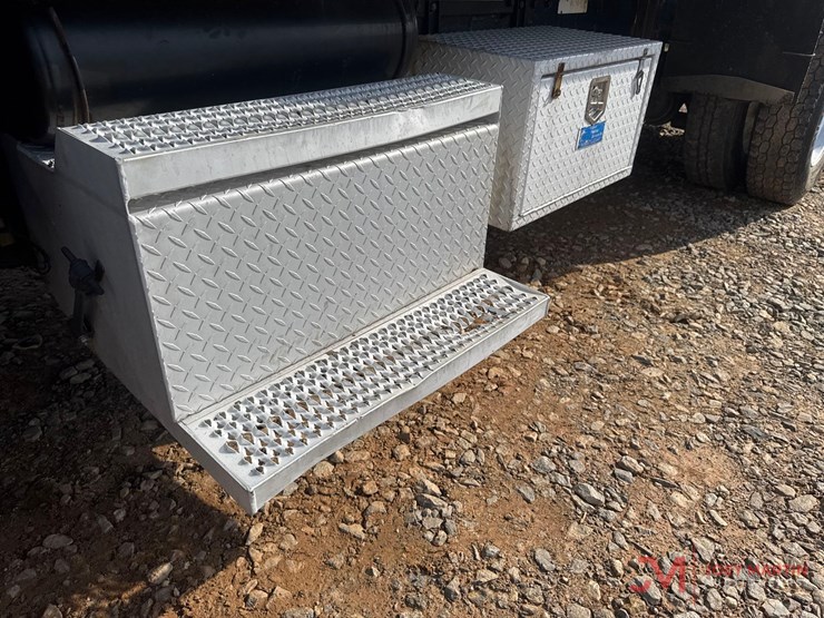 1999-peterbilt-357-image-10