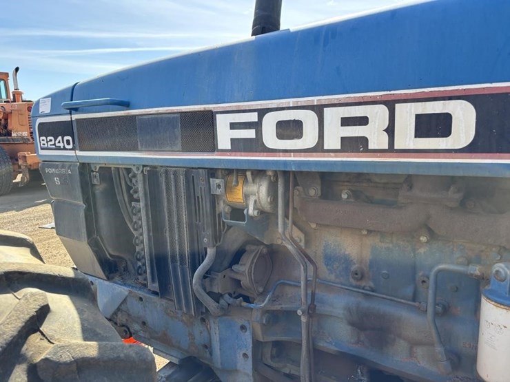 1995-new-holland-8240-image-14