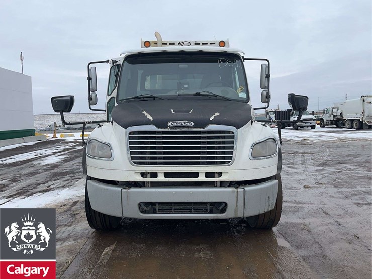 2016-freightliner-m2-106-image-8