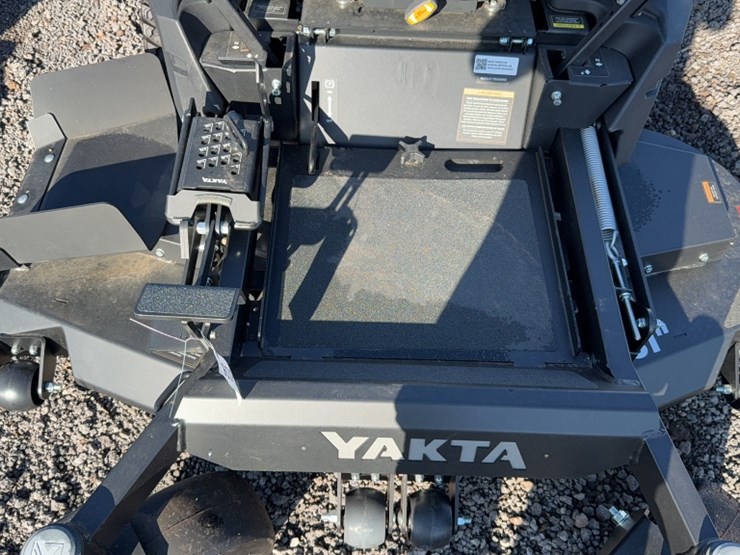#4046-•-yakta-yxr-320-zero-turn-mower-image-5