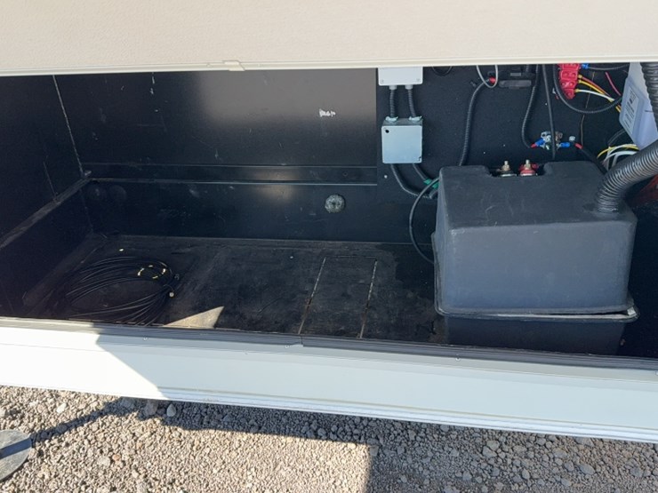 #3003-•-2014-big-horn-39'-5th-wheel-camper-image-6