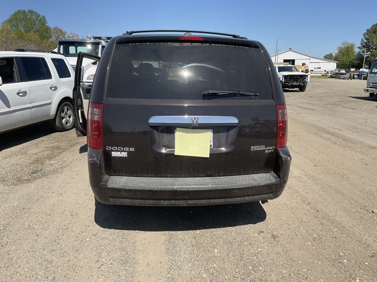 2010-dodge-grand-caravan-image-2