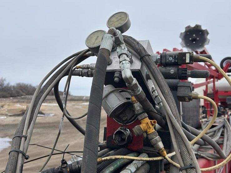 2014-white-9824-image-13