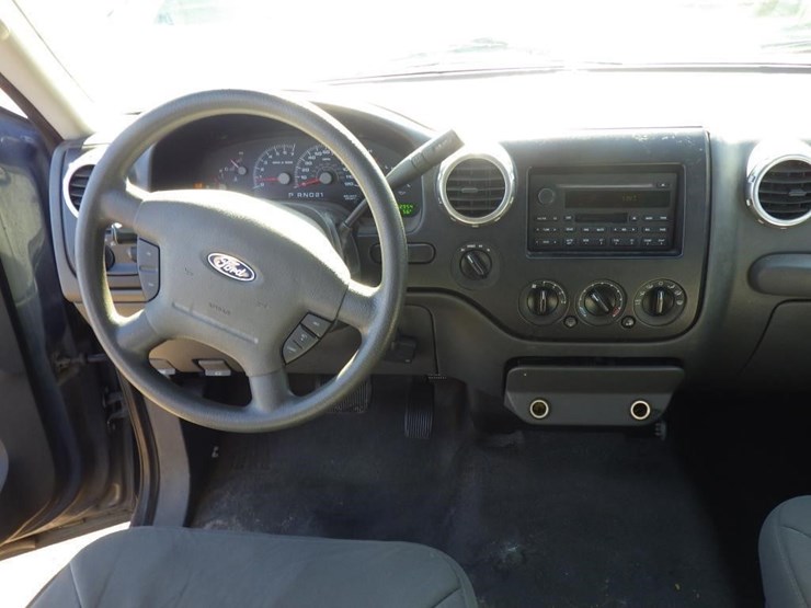 2003-ford-expedition-image-10