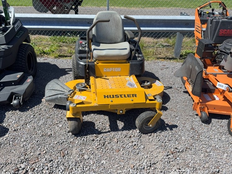 #4068-•-hustler-raptor-zero-turn-mower-image-2