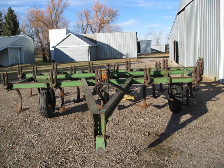 john-deere-16-image-1