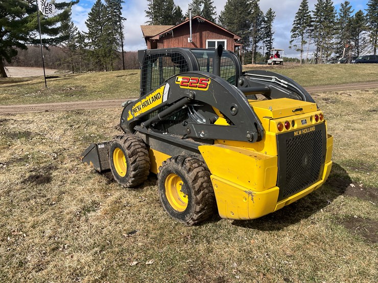 #372-•-2015-new-holland-l225-skid-steer-(scandia,-mn)-image-3