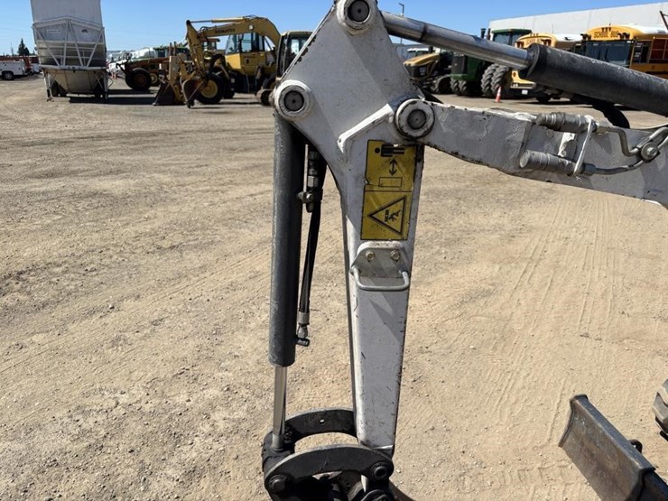 2020-bobcat-e10-image-18