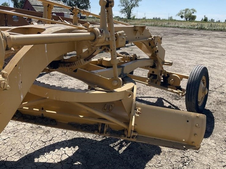 caterpillar-10-image-11