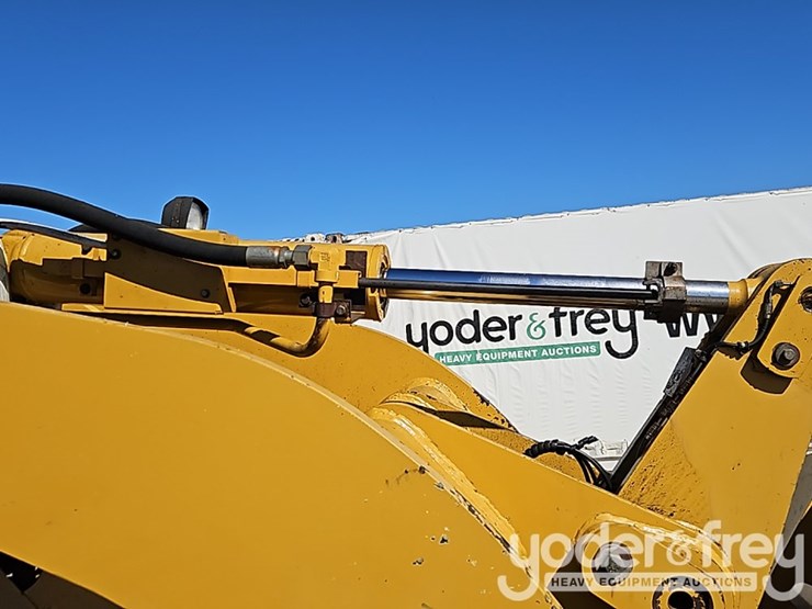 caterpillar-928g-image-11