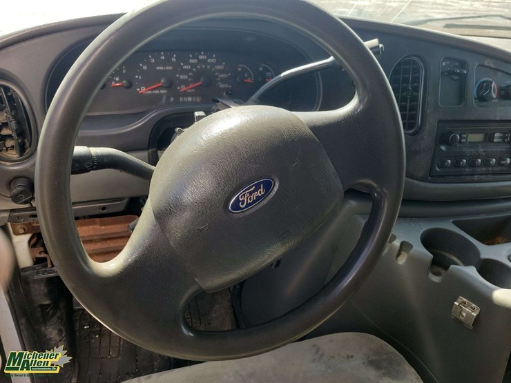 2004-ford-cargo-image-14