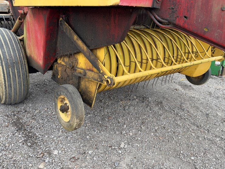 new-holland-848-image-4