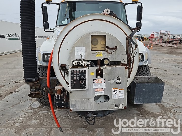 2004-international-7400-image-22