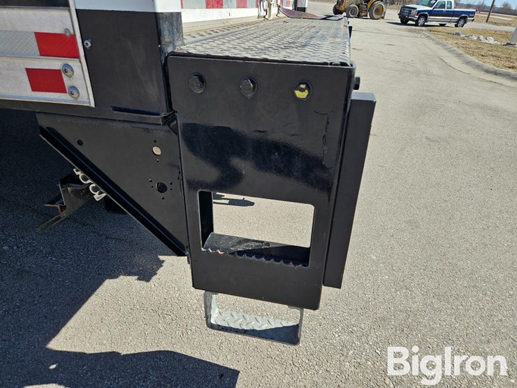 2022-massey-ferguson-730-image-17