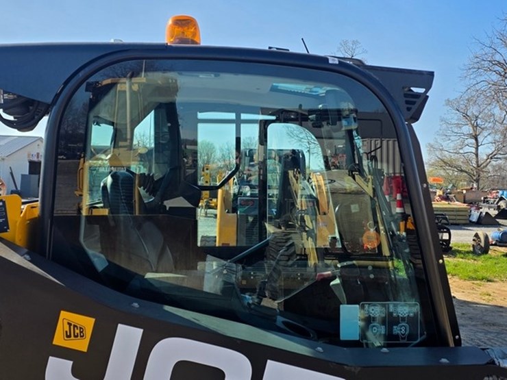 2024-jcb-215-image-13