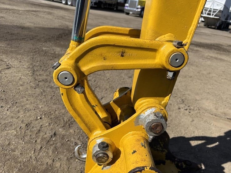 komatsu-pc28uu-image-13