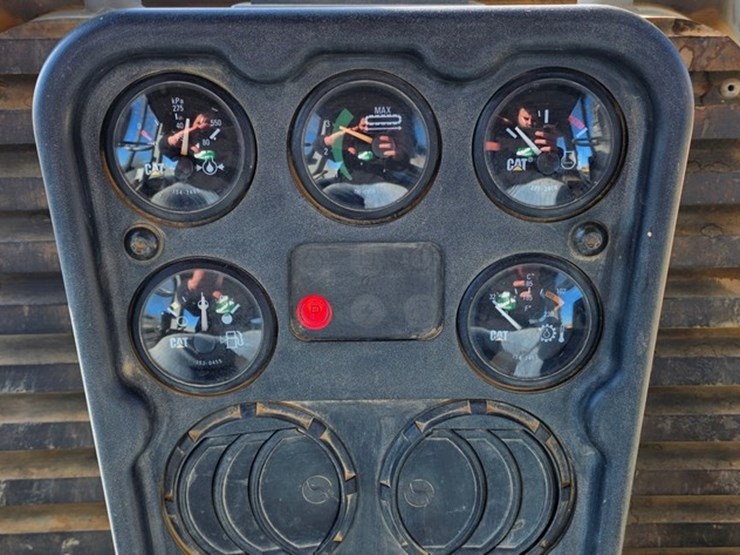 2005-caterpillar-d4g-xl-image-83