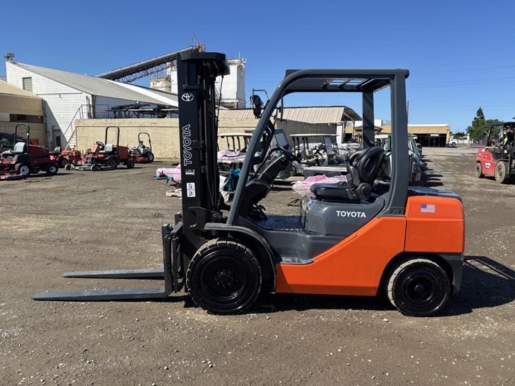 2017-toyota-8fgu30-image-5