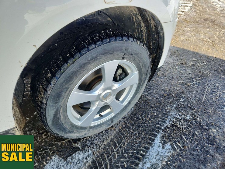 2015-chevrolet-equinox-lt-image-13