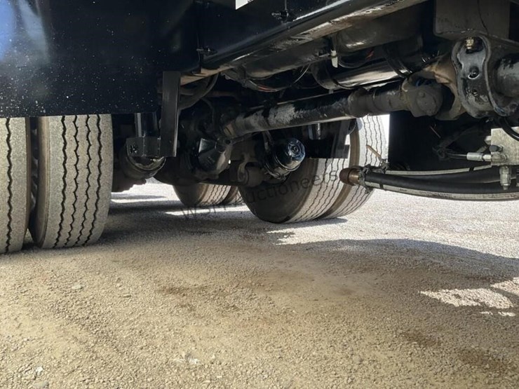 2014-peterbilt-320-image-26