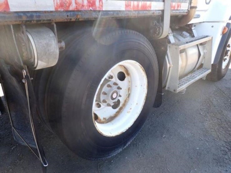 2001-freightliner-fld112-image-59